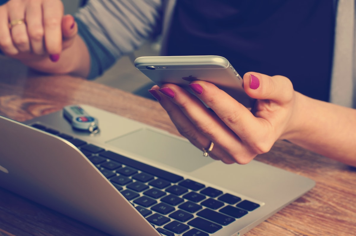 Staying connected on a mobile device